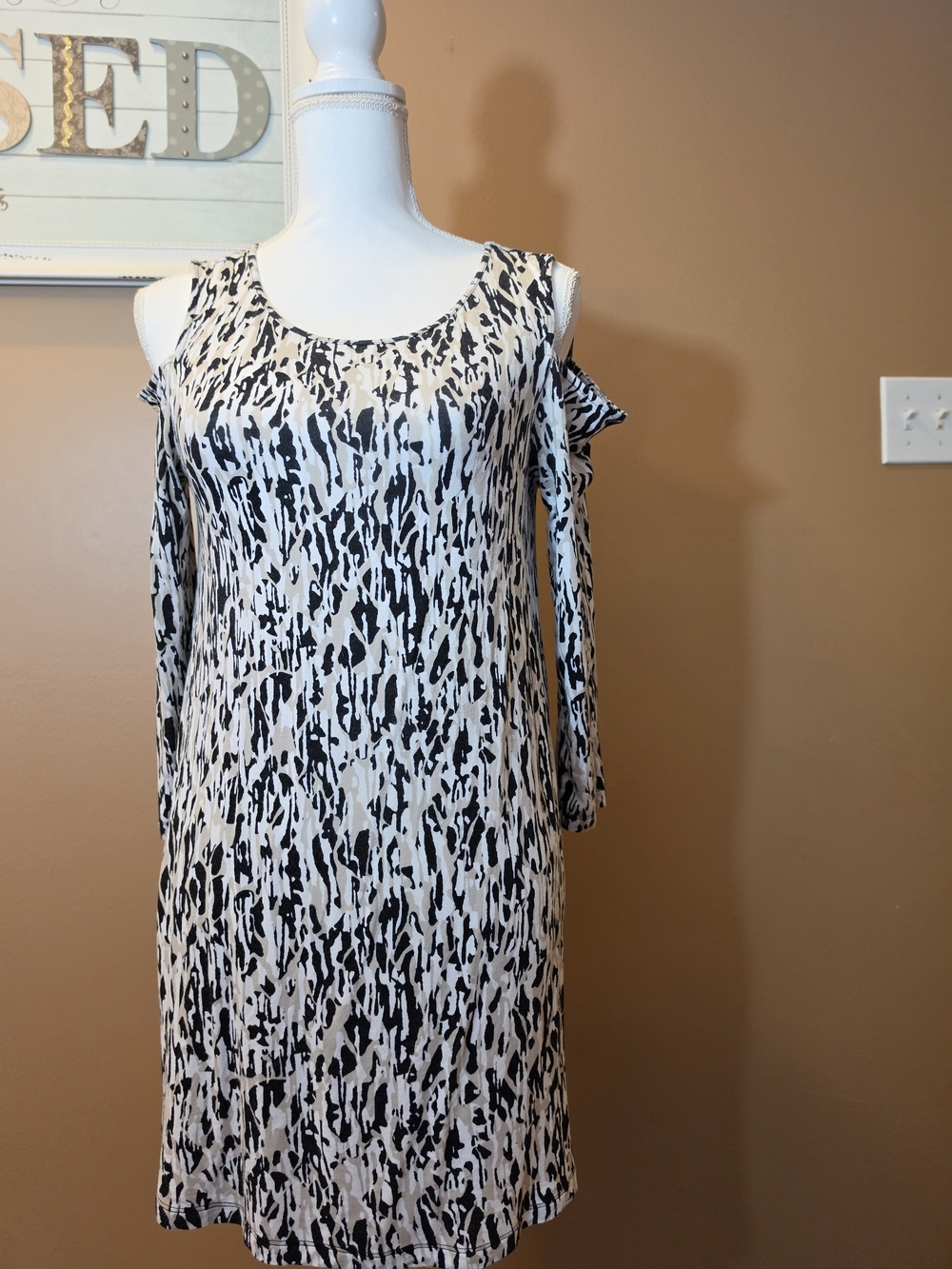Dana Buchman Black & White Cold-Shoulder Printed Shift Dress